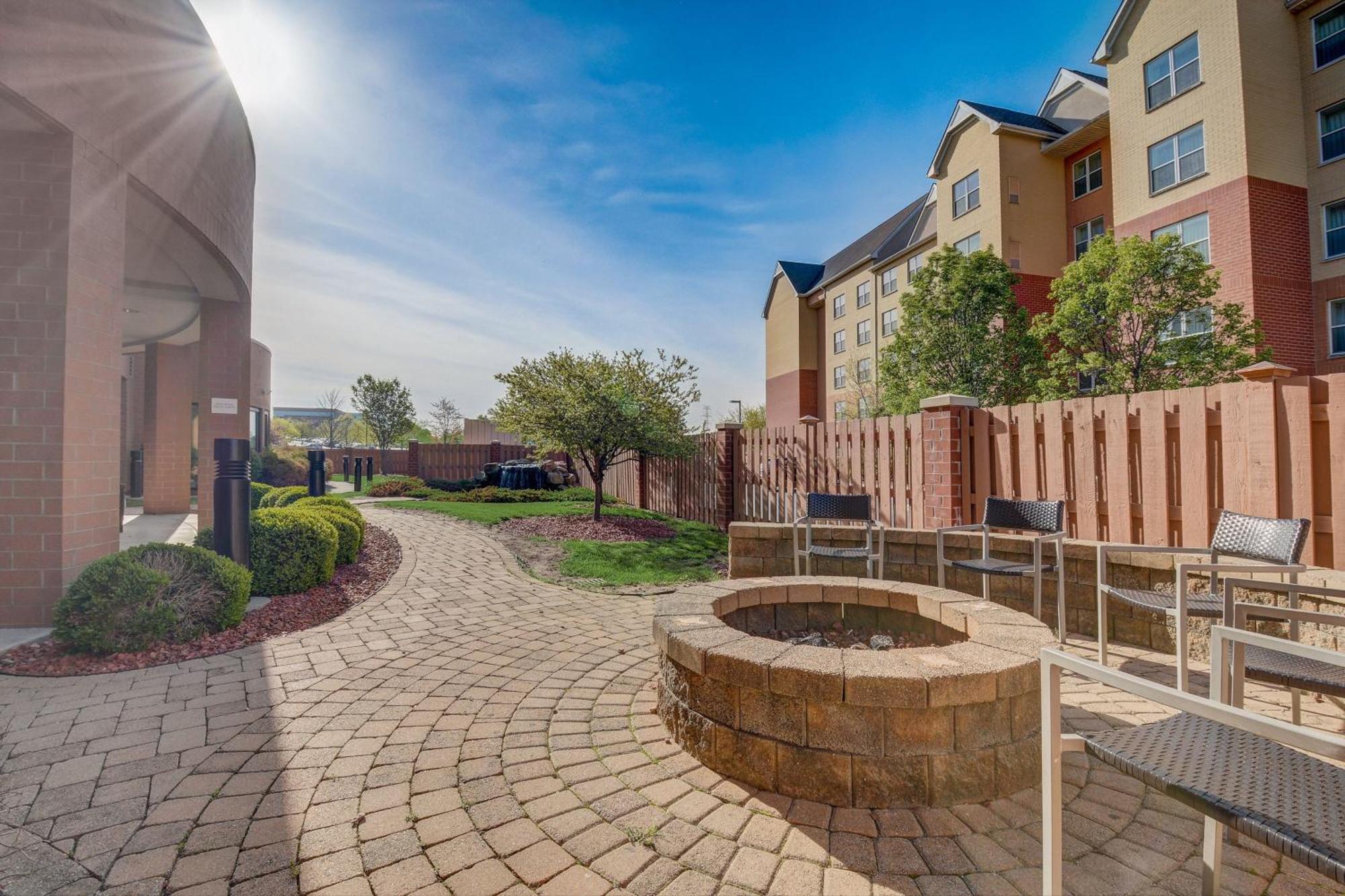Courtyard Cincinnati North At Union Centre West Chester Exteriör bild