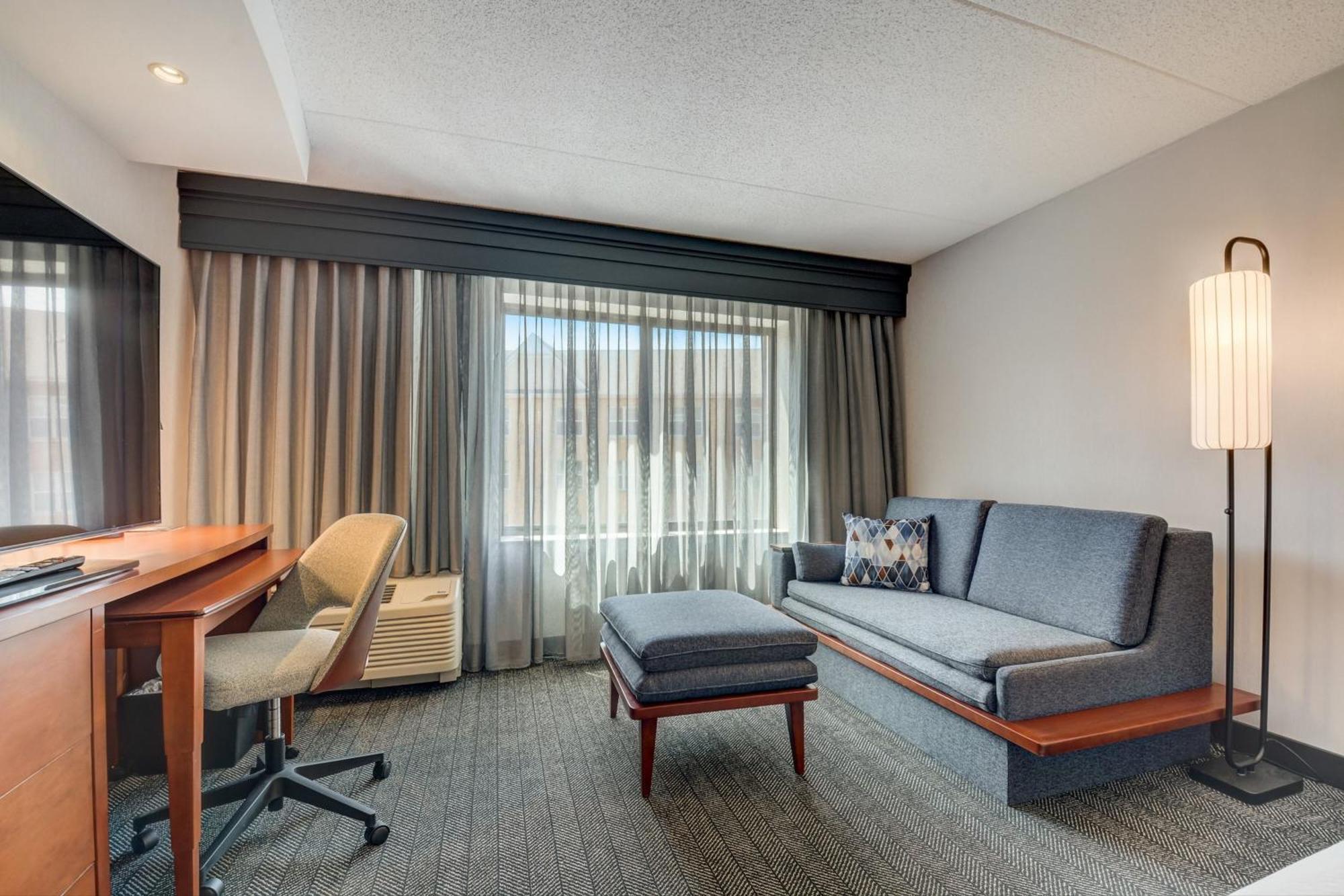 Courtyard Cincinnati North At Union Centre West Chester Exteriör bild